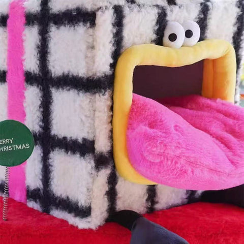 Close up image of ZEZE Christmas Gift Box Cat Frame  - Pets Villa.
